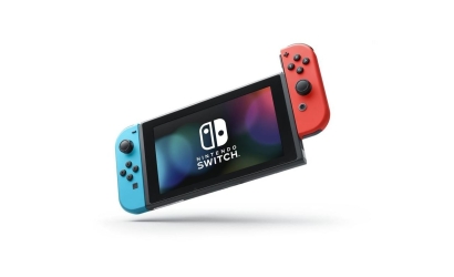 Nintendo Switch 1.1 Bleu Néon / Rouge Néon + Switch Sport + Bracelet + 12 mois de console NSO