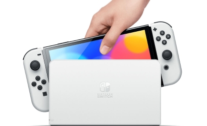 Nintendo Switch OLED White + Mario Kart 8 Deluxe